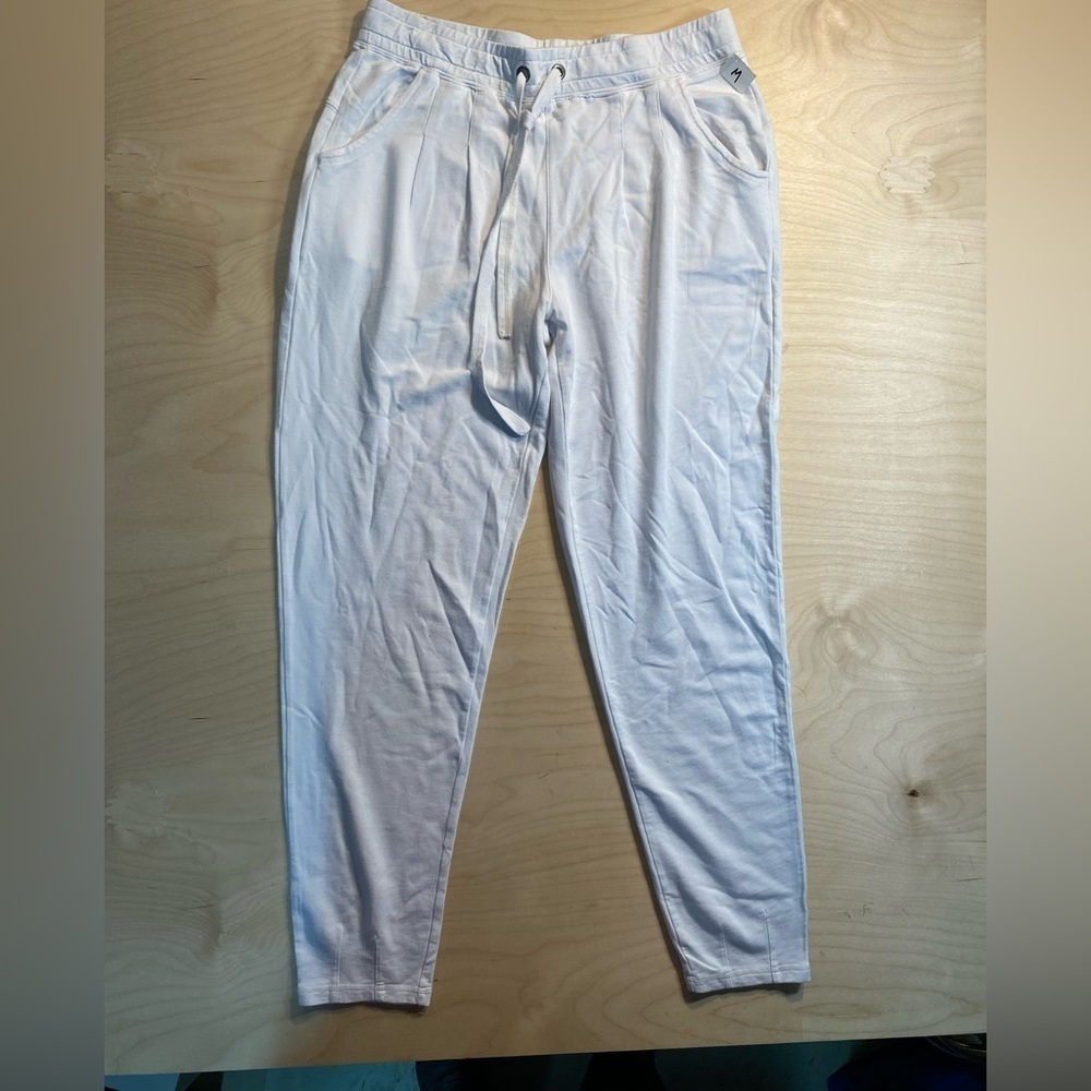 White Knit pants size Medium (BR)